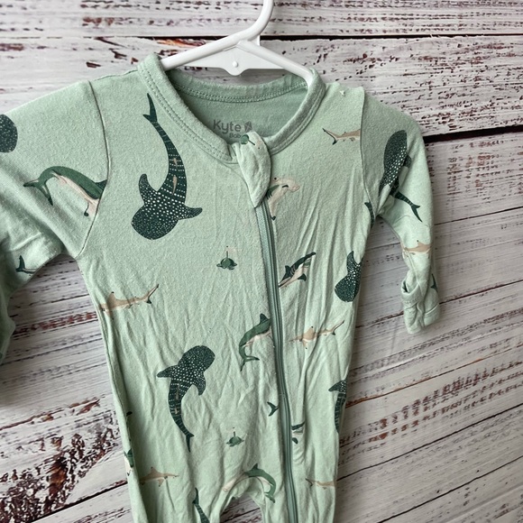 Kyte Baby // Sage Shark Bamboo Footie with Foldover Mitten Cuffs - Picture 2 of 7